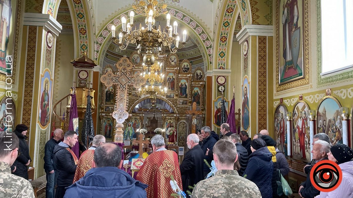 П'ядицька громада провела в останню путь молодого воїна Дмитра Марціновського 6