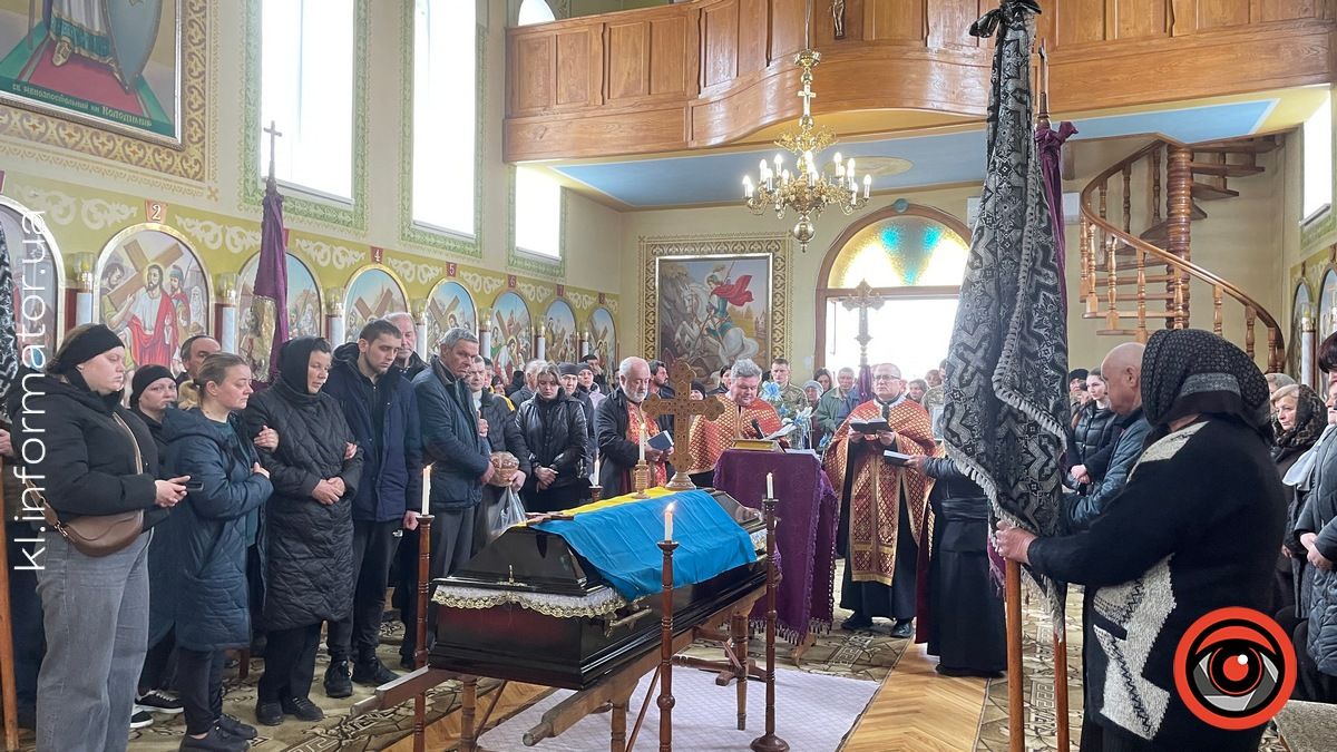 П'ядицька громада провела в останню путь молодого воїна Дмитра Марціновського 4