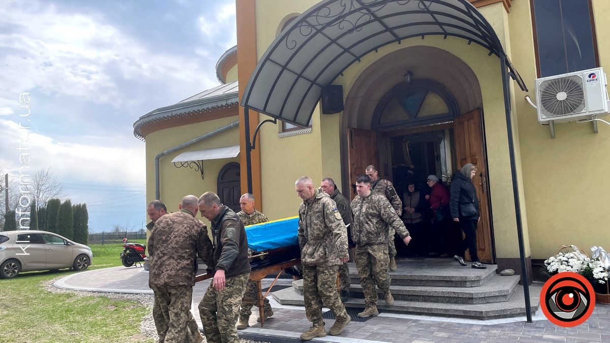 П'ядицька громада провела в останню путь молодого воїна Дмитра Марціновського 8