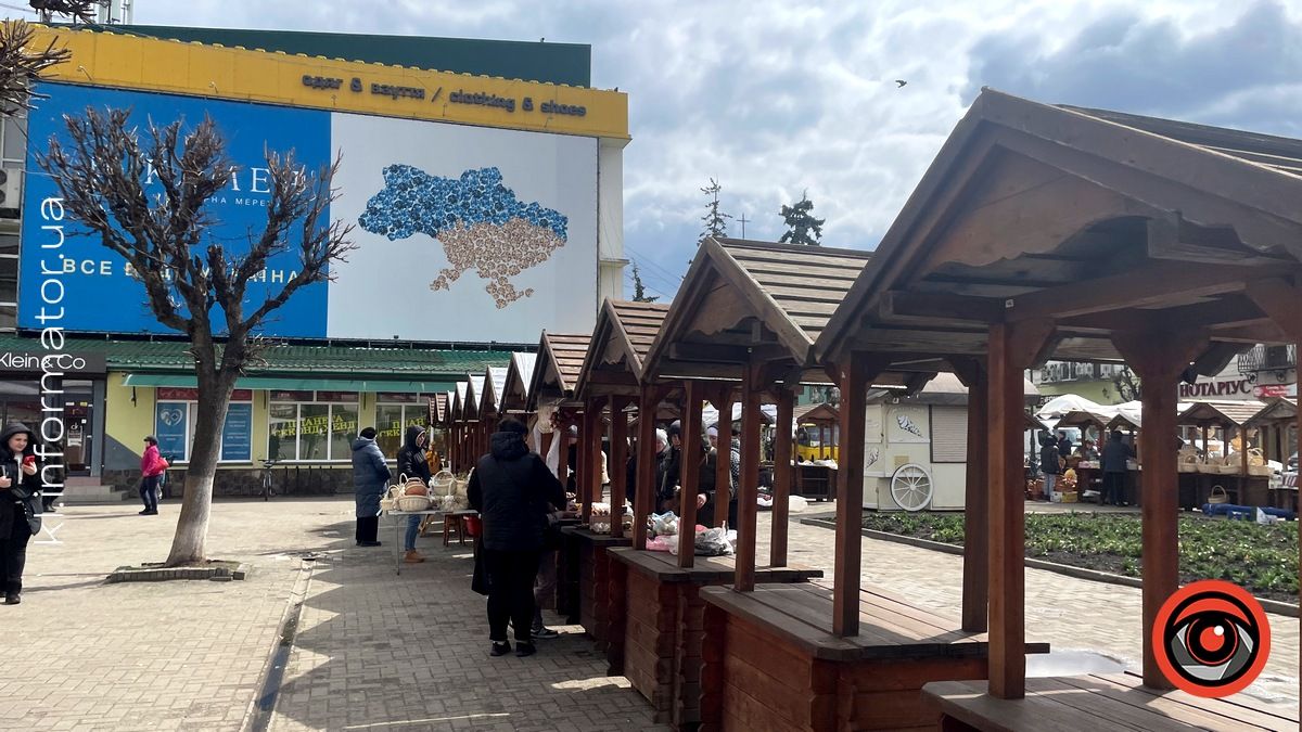 Сила-силенна пасхального краму: у центрі Коломиї розгорнули Великодній ярмарок 18