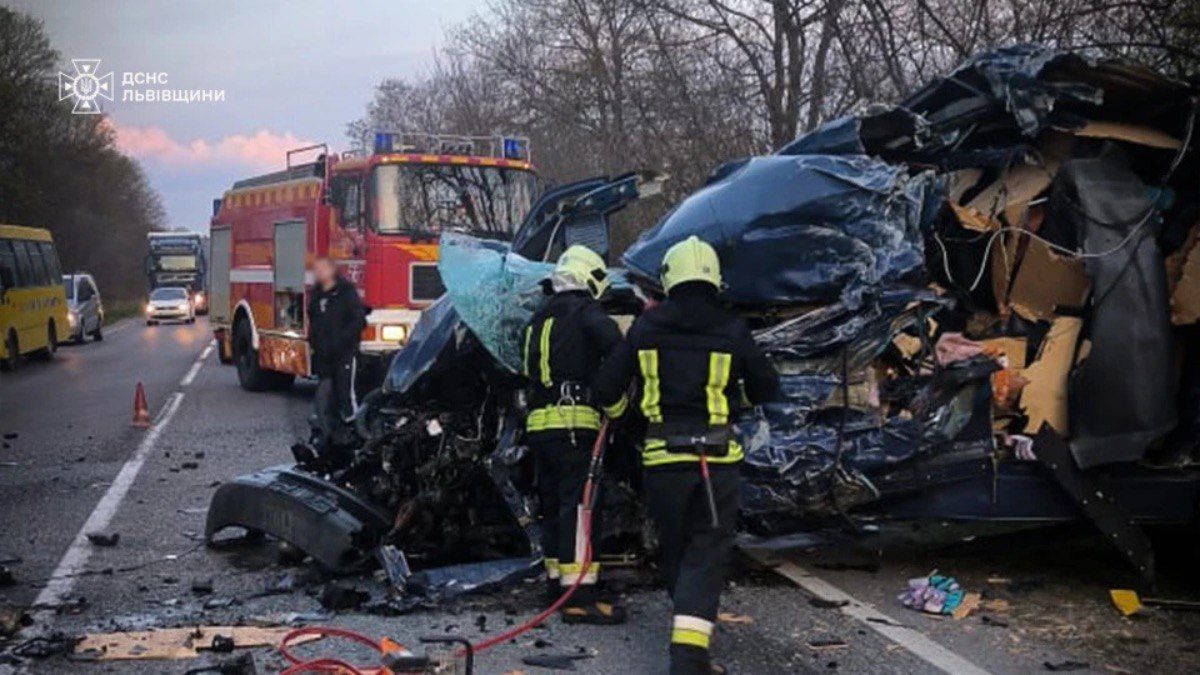 Двоє прикарпатців загинули в моторошній ДТП на Львівщині 2