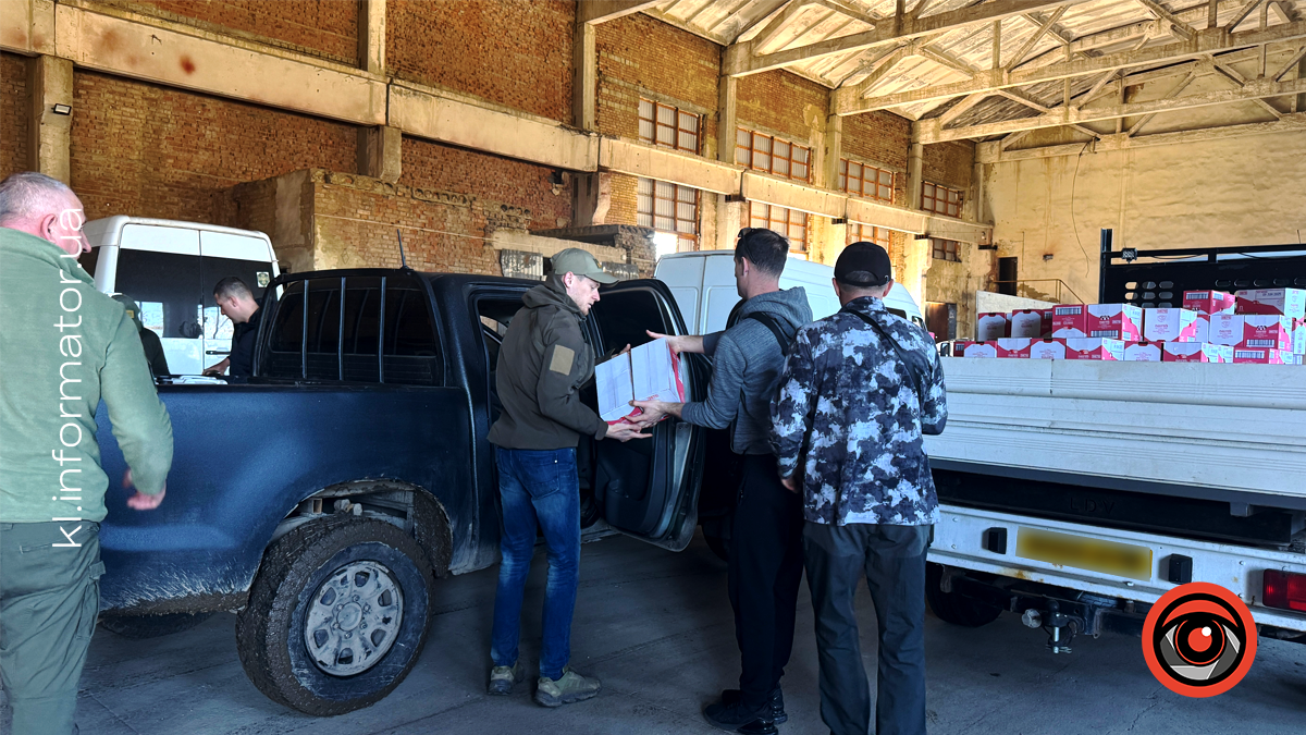 ГО "Військові Капелани Карпати" відправили на фронт ще три позашляховики 5