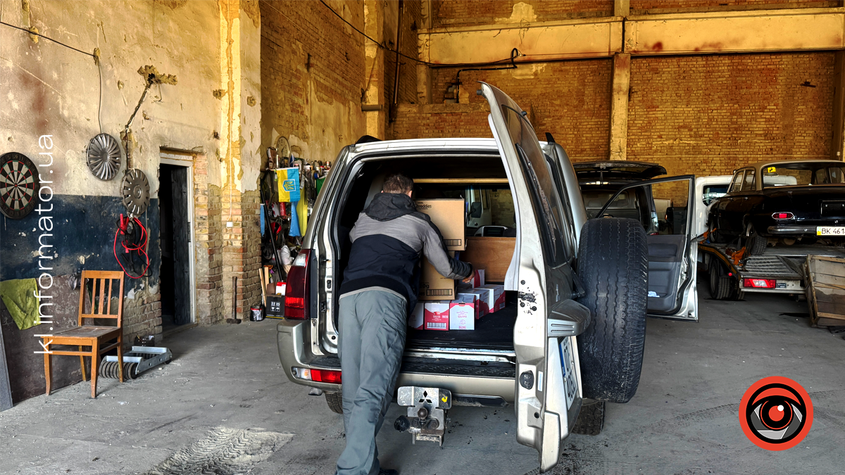 ГО "Військові Капелани Карпати" відправили на фронт ще три позашляховики 7