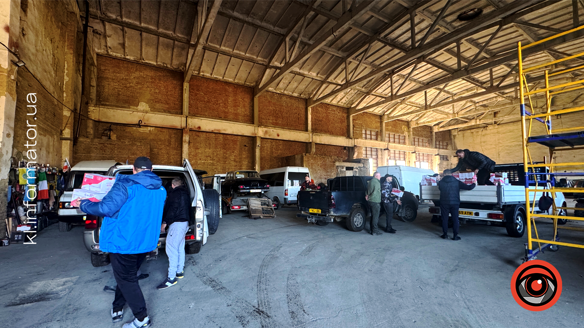 ГО "Військові Капелани Карпати" відправили на фронт ще три позашляховики 8