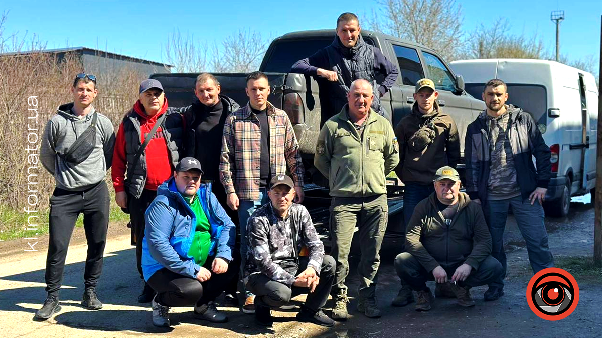 ГО "Військові Капелани Карпати" відправили на фронт ще три позашляховики 1