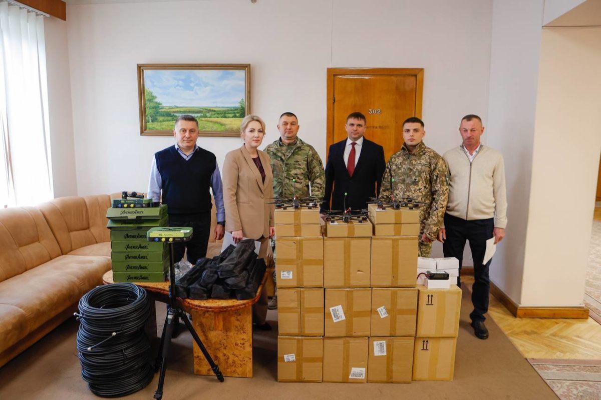 Для коломийської "десятки" передали квадрокоптери та комплекти виносної антени 2