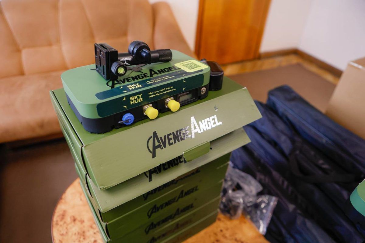 Для коломийської "десятки" передали квадрокоптери та комплекти виносної антени 3