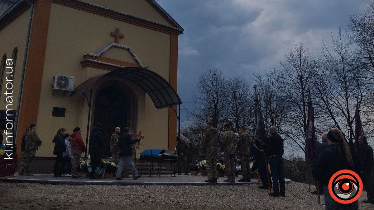 П'ядицька громада провела в останню путь молодого воїна Дмитра Марціновського 3