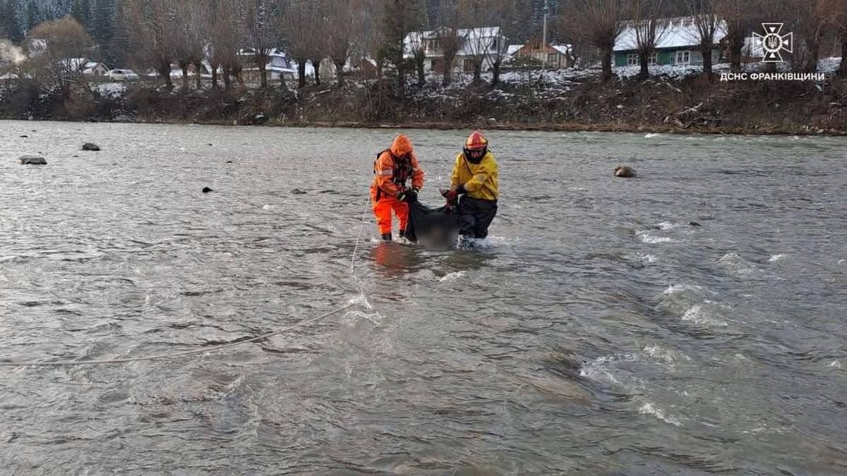 З Чорного Черемошу дістали тіло чоловіка 1