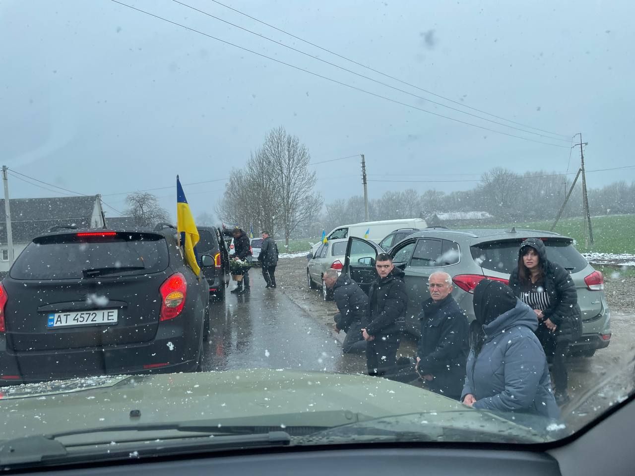 Косівщина "на щиті" зустріла полеглого Героя Дмитра Варцаб'юка 3