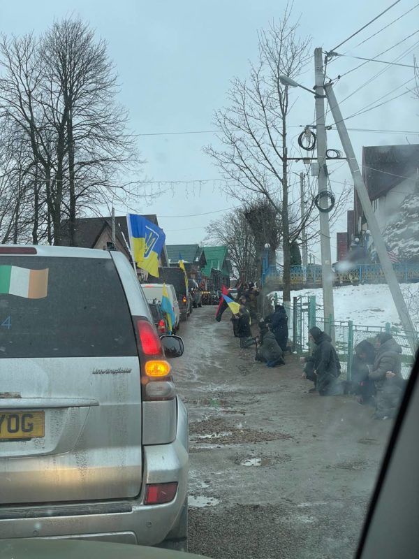 Косівщина "на щиті" зустріла полеглого Героя Дмитра Варцаб'юка 4