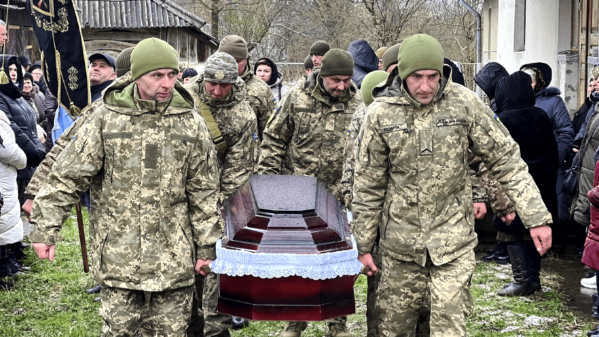 На Отинійщині провели в останню путь воїна Василя Заяця 2