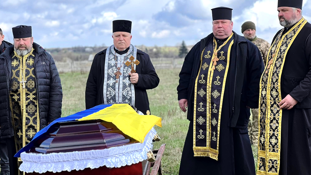 На Отинійщині провели в останню путь воїна Василя Заяця 4