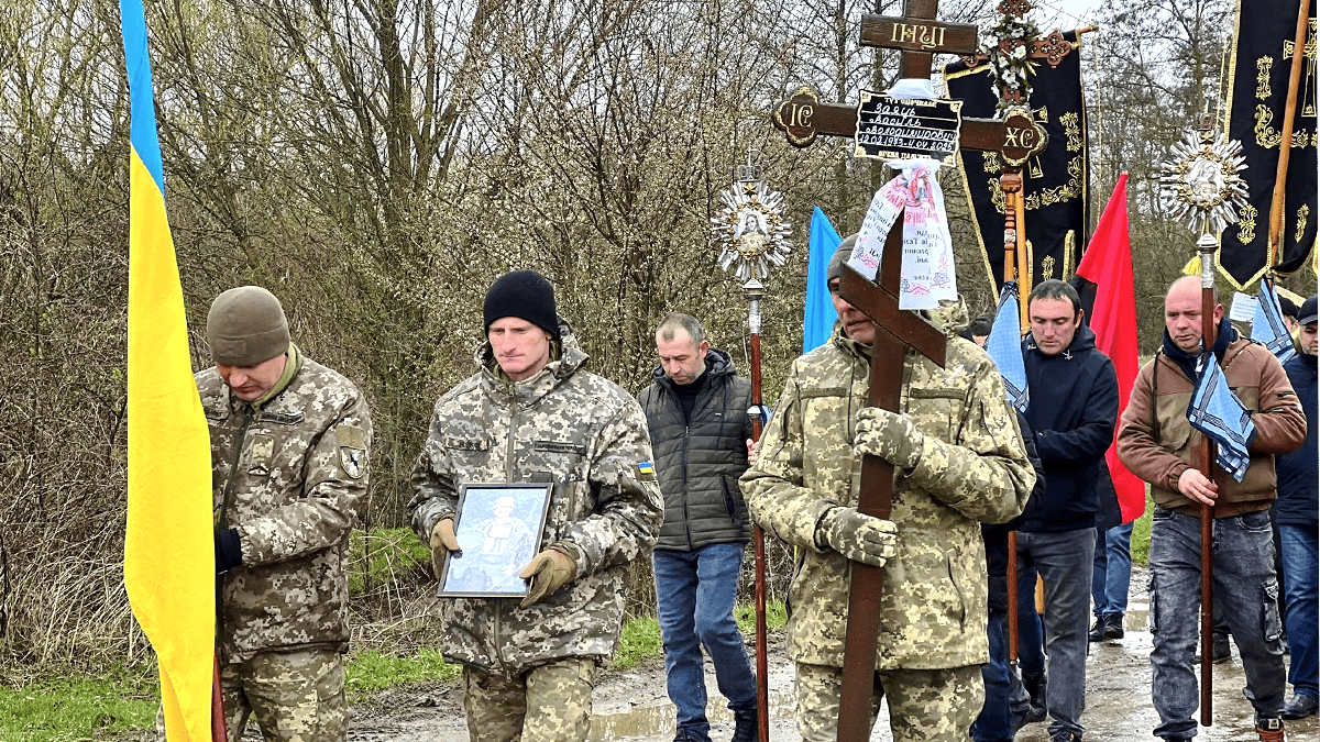 На Отинійщині провели в останню путь воїна Василя Заяця 1