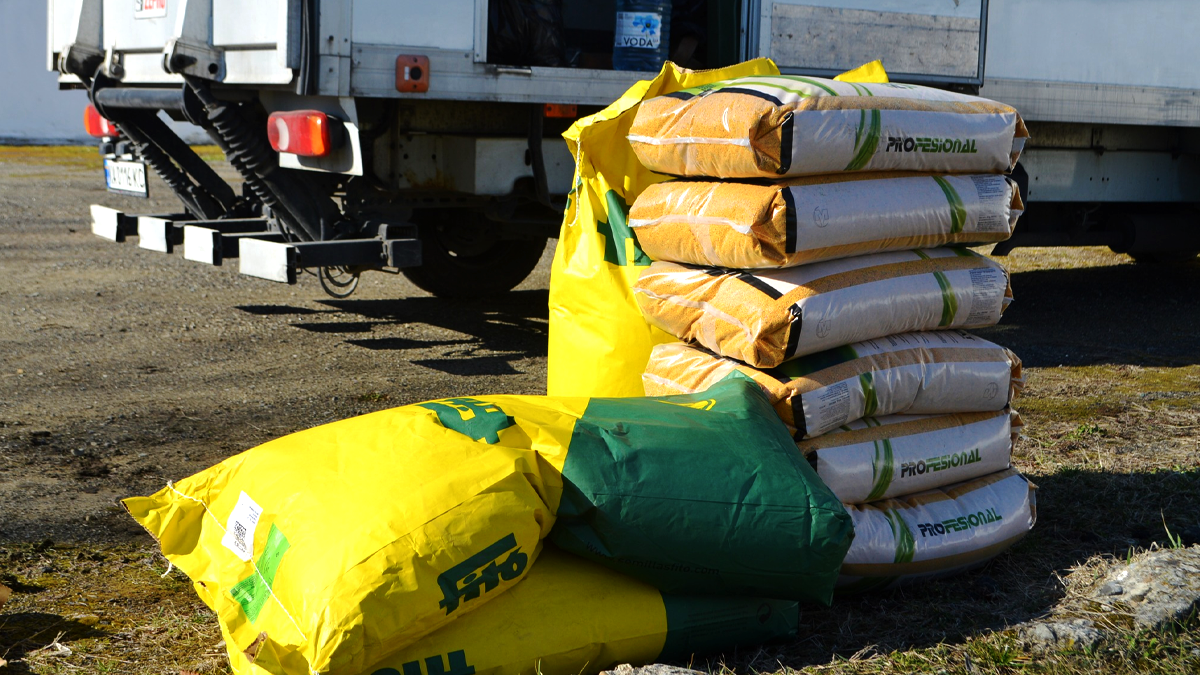 На оновлення футбольного поля у Коломиї витратили понад 100 тисяч гривень 2