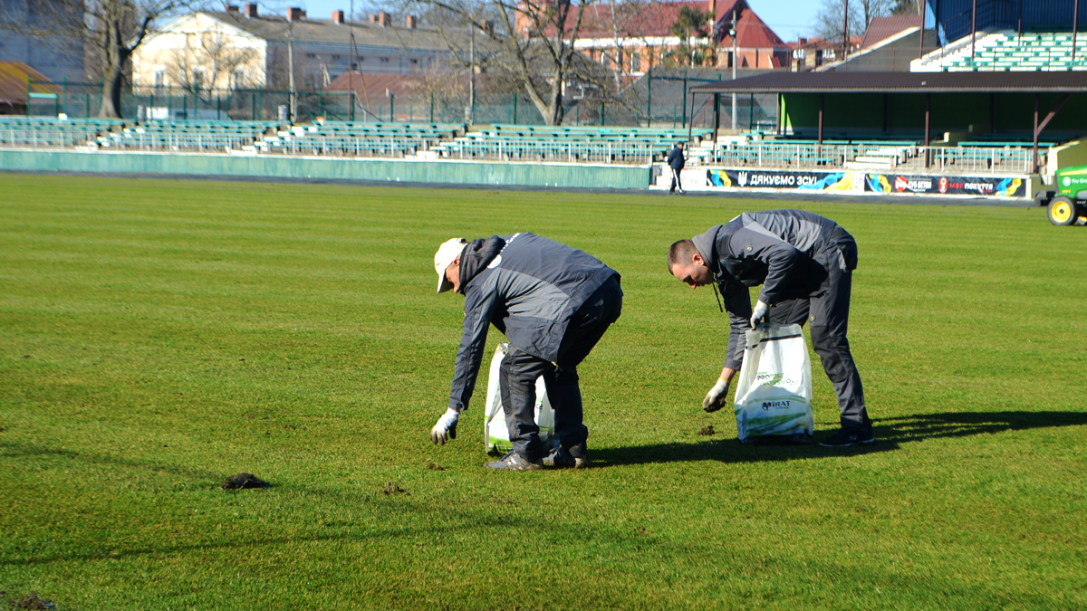 На оновлення футбольного поля у Коломиї витратили понад 100 тисяч гривень 1