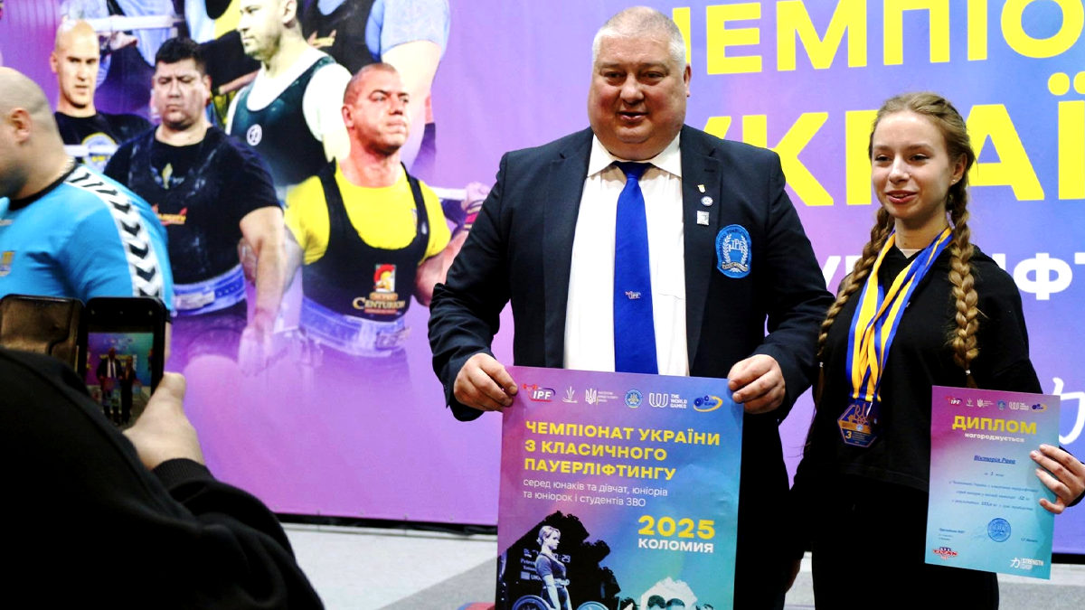 У Коломиї 300 спортсменів змагаються на чемпіонаті України з класичного пауерліфтингу 1