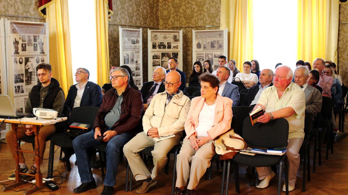 У Коломиї відкрили анотаційну дошку в пам'ять про Юрія Шкрумеляка 4