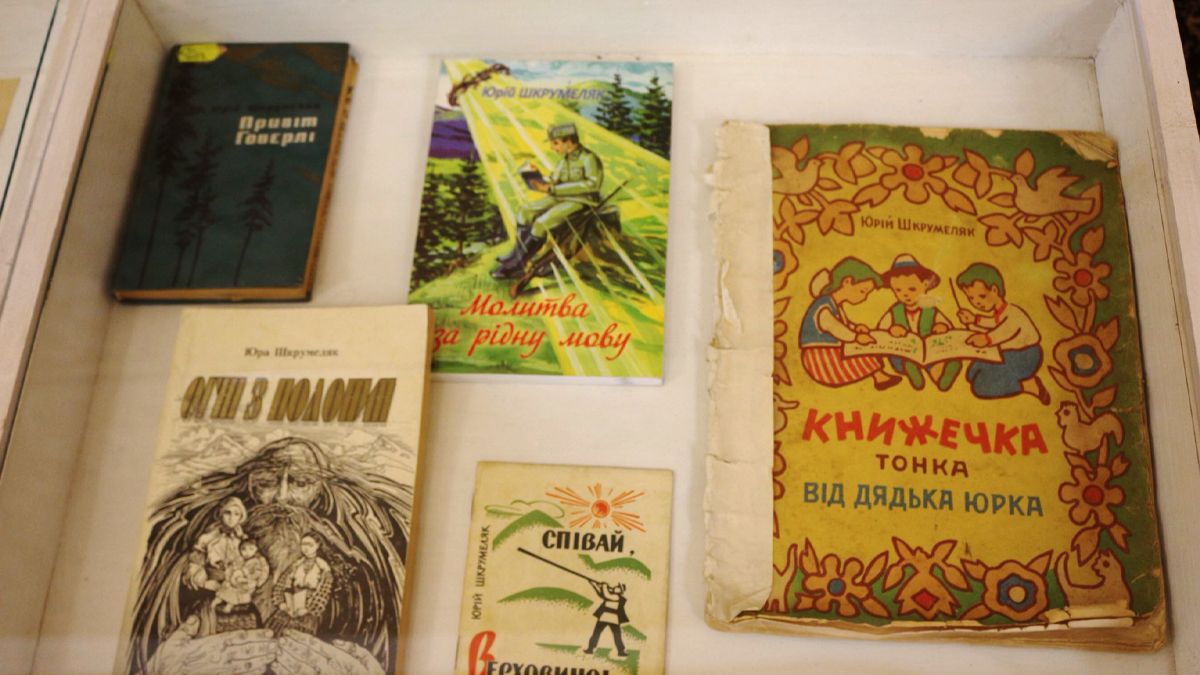 У Коломиї відкрили анотаційну дошку в пам'ять про Юрія Шкрумеляка 5