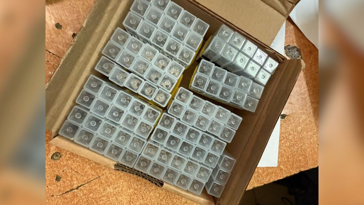 Прикарпатка хотіла ввезти в Україну медичних інструментів на сотні тис грн, але не задекларувала їх