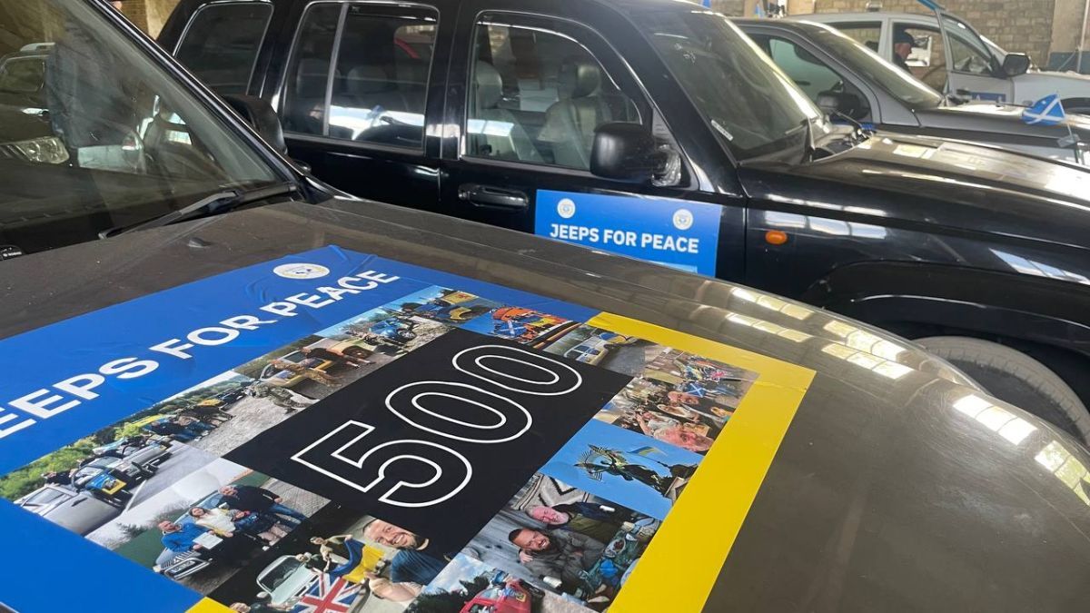 Ще 23 автівки для військових прибули до Коломиї від спільноти "Jeeps for Peace"