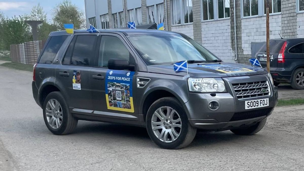 Ще 23 автівки для військових прибули до Коломиї від спільноти "Jeeps for Peace" 2