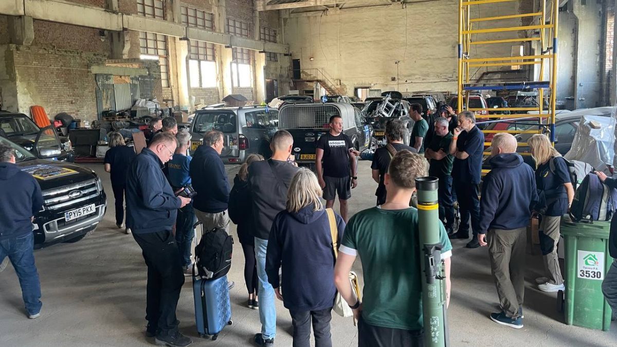 Ще 23 автівки для військових прибули до Коломиї від спільноти "Jeeps for Peace" 1