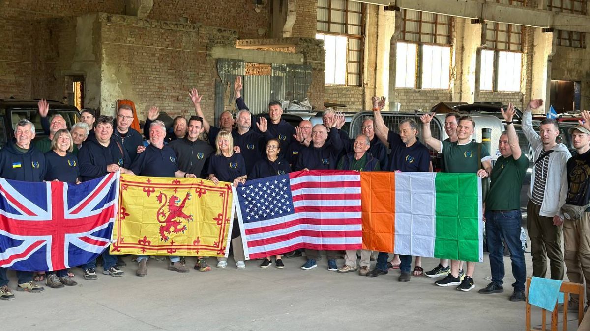 Ще 23 автівки для військових прибули до Коломиї від спільноти "Jeeps for Peace" 3