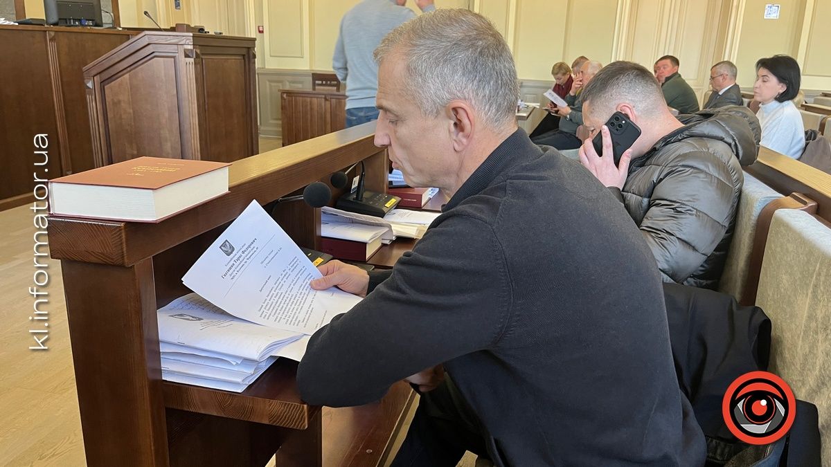 Депутатська номофобія: як міській обранці сидять у смартфонах під час сесії | ФОТОРЕПОРТАЖ 16