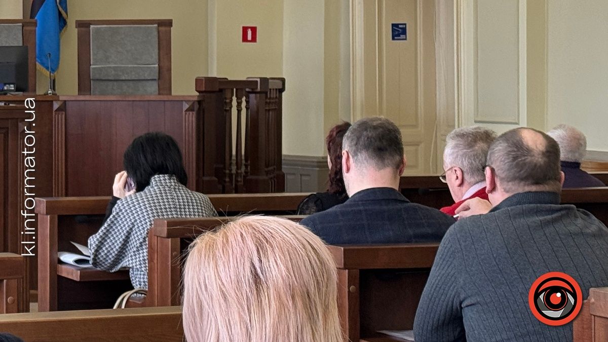 Депутатська номофобія: як міській обранці сидять у смартфонах під час сесії | ФОТОРЕПОРТАЖ 14