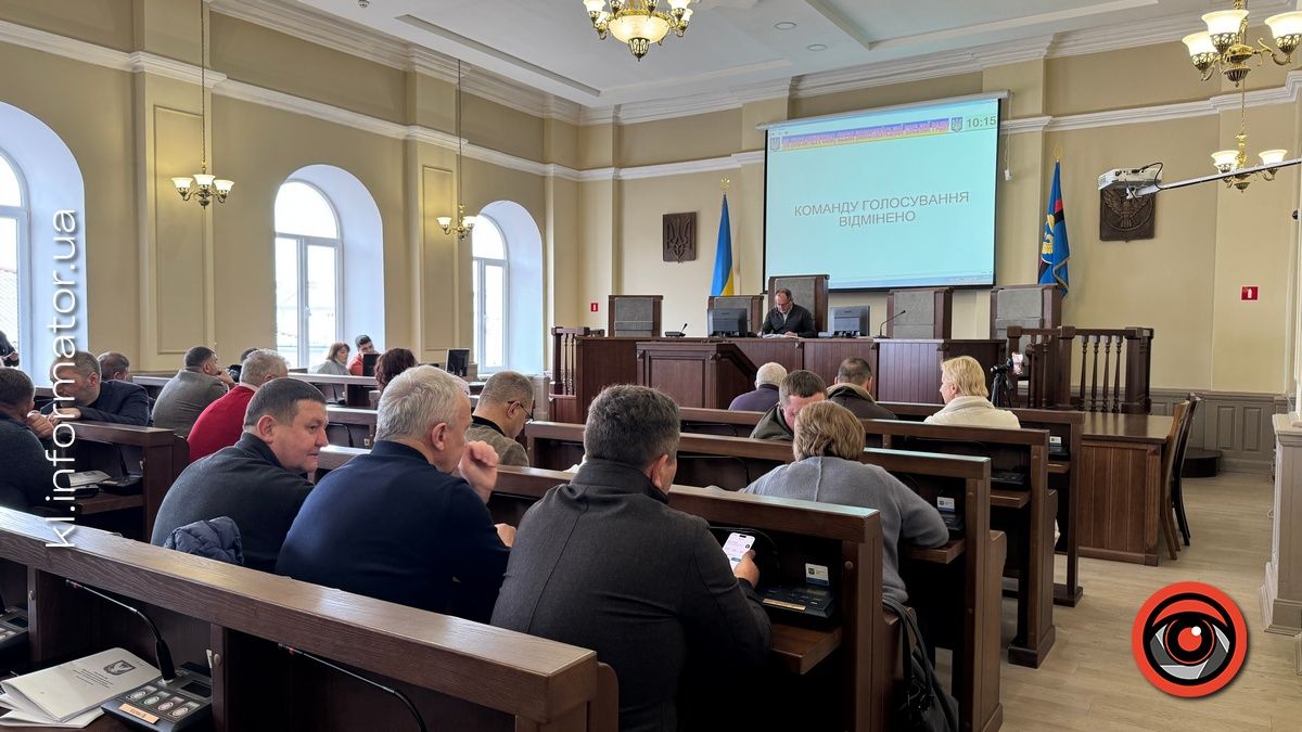 Депутатська номофобія: як міській обранці сидять у смартфонах під час сесії | ФОТОРЕПОРТАЖ 9