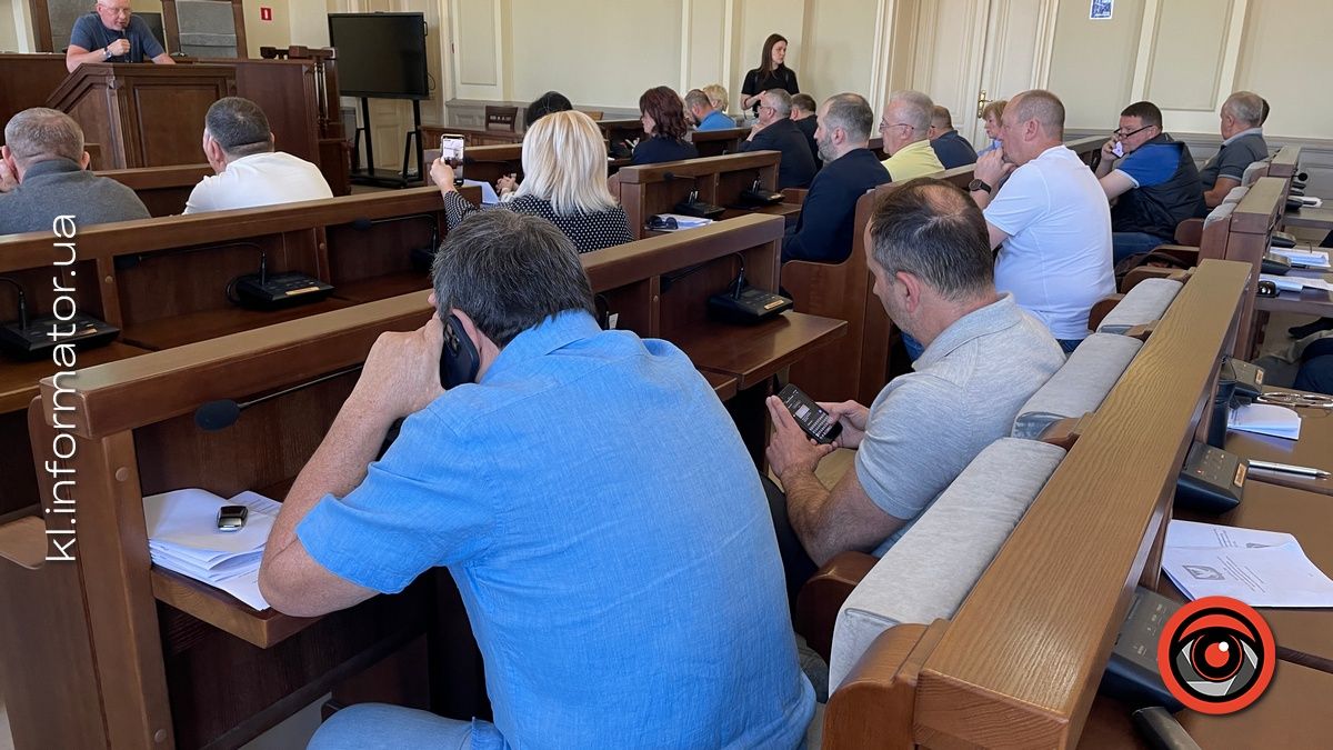 Депутатська номофобія: як міські обранці сидять у смартфонах під час сесії | ФОТОРЕПОРТАЖ
