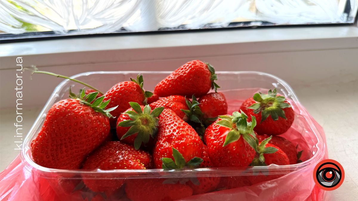 Закарпатська, чернівецька чи імпортна: скільки коштує полуниця на ринку в Коломиї 1