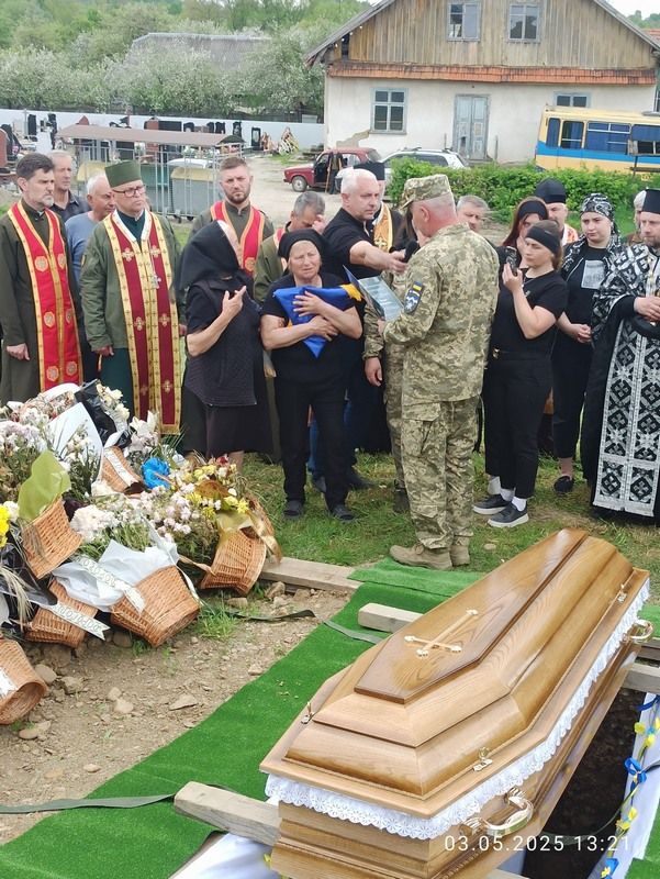 У Мишині попрощалися із Героєм Василем Ковцуняком 9