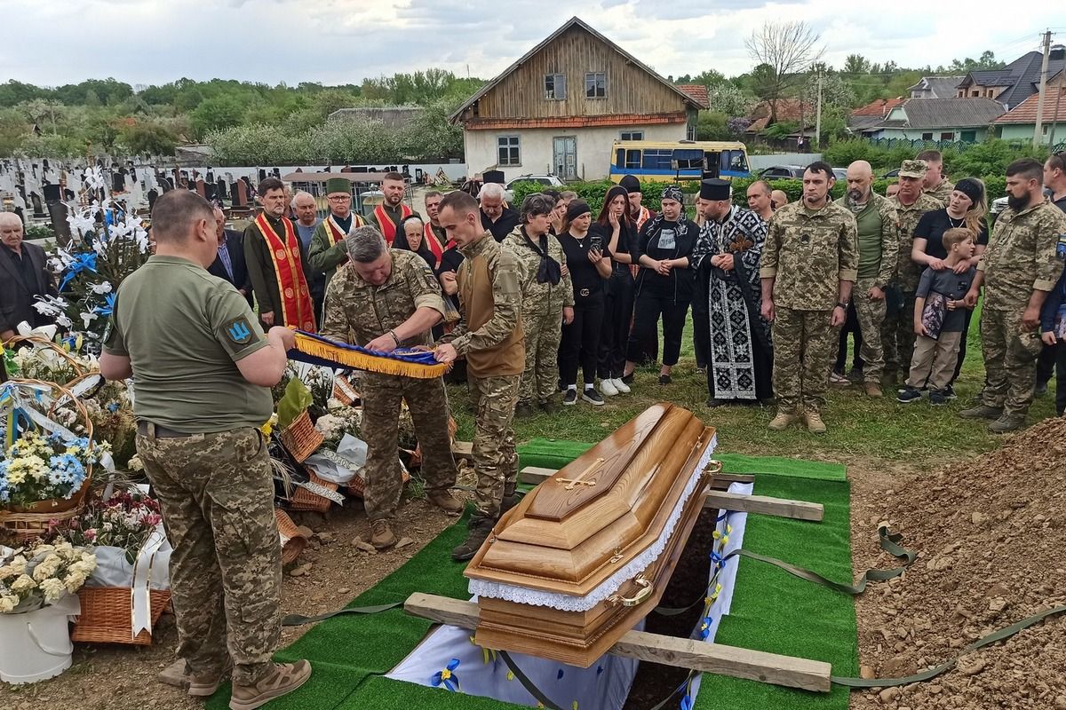 У Мишині попрощалися із Героєм Василем Ковцуняком 8