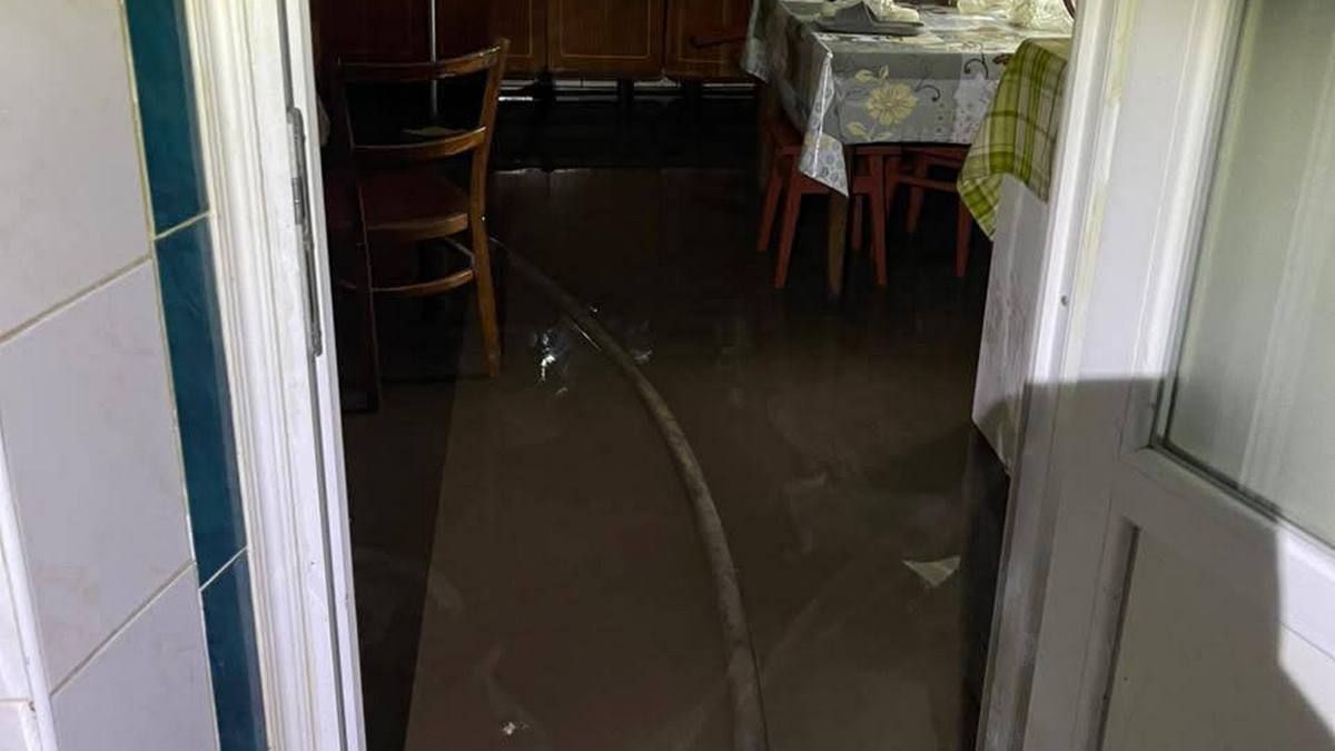 Підтоплені дороги та будинки: на Прикарпатті ліквідовують наслідки негоди 1