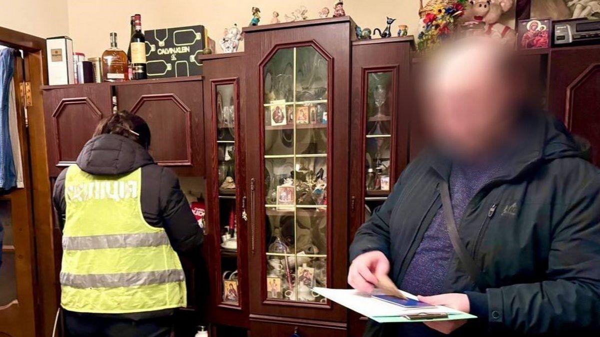 Мешканка Коломийщини оформила фіктивний догляд, щоб син виїхав за кордон