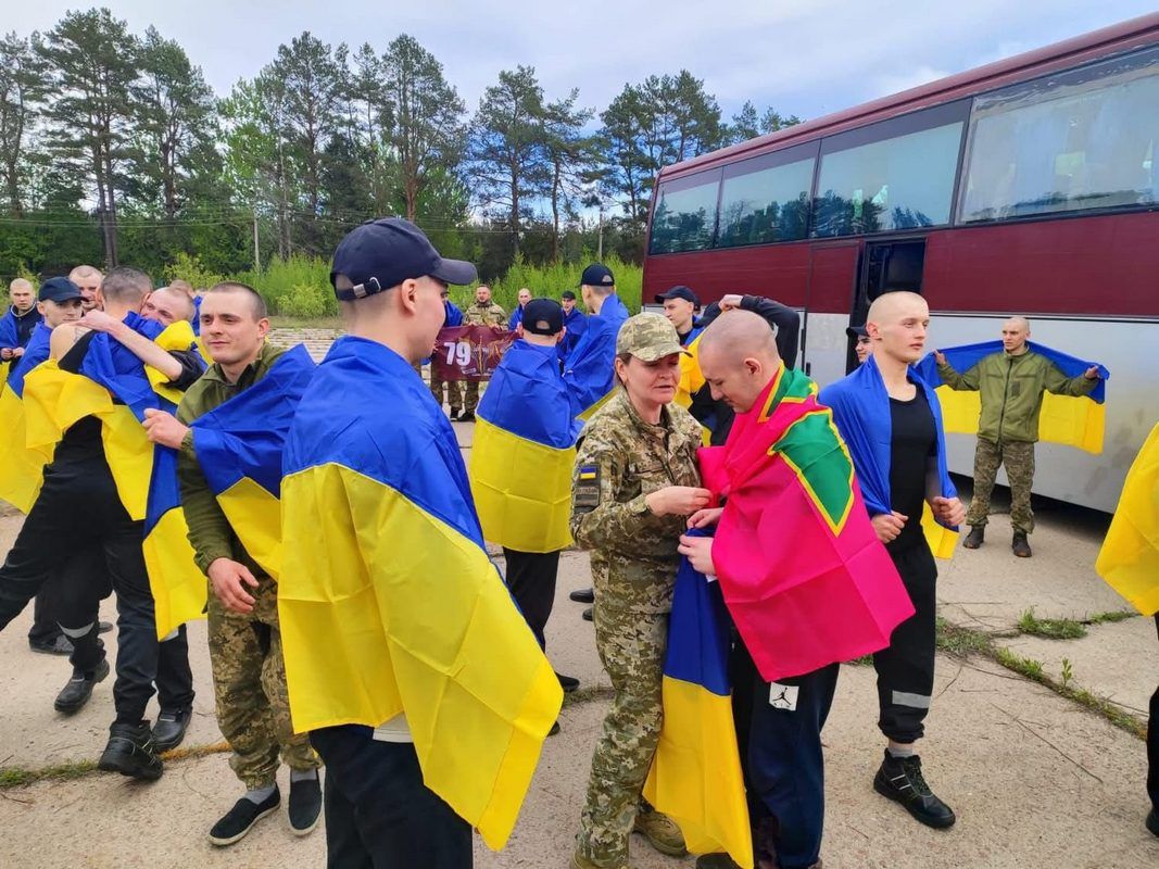 З ворожого полону повернулись троє прикарпатців 2