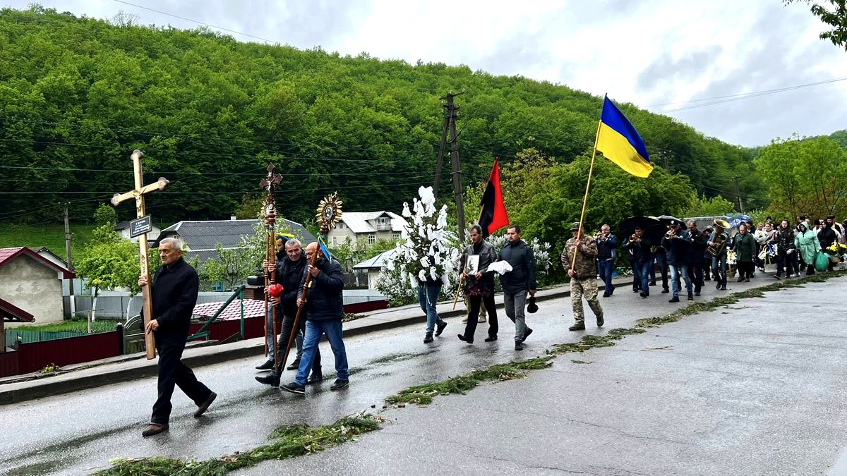 На Городенківщині попрощалися з воїном Ігорем Гураком 6