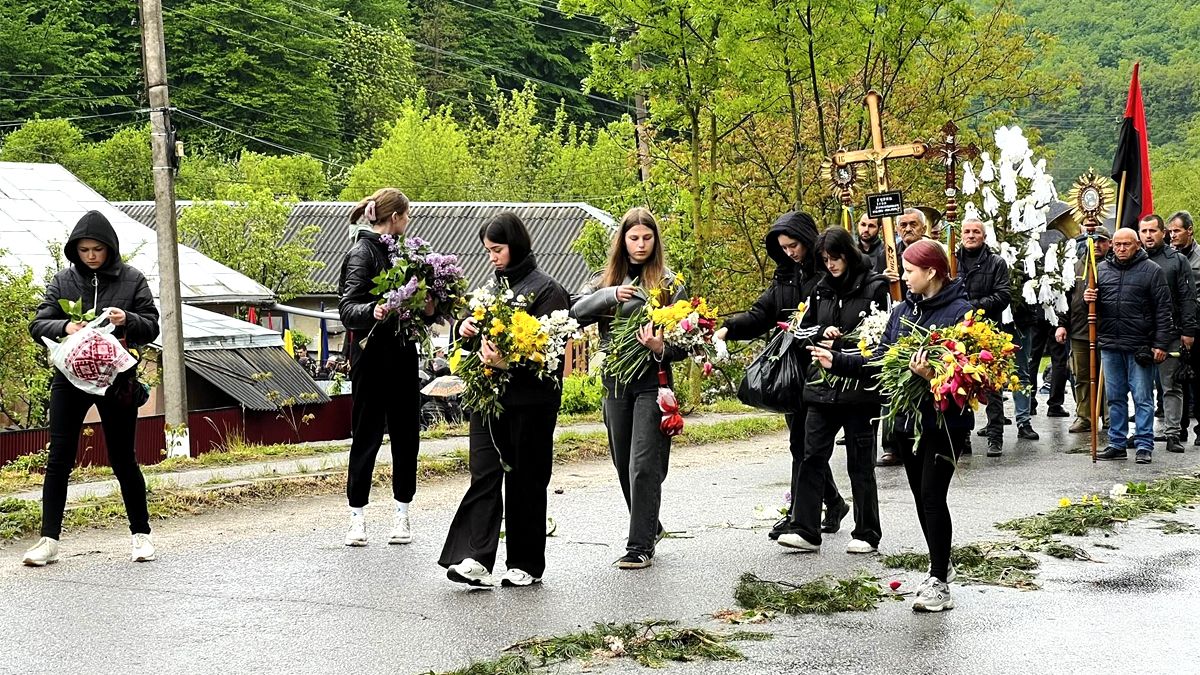 На Городенківщині попрощалися з воїном Ігорем Гураком 5