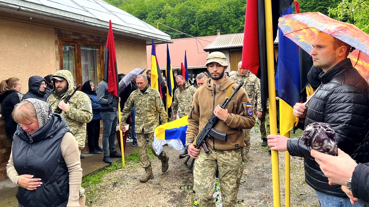 На Городенківщині попрощалися з воїном Ігорем Гураком 4