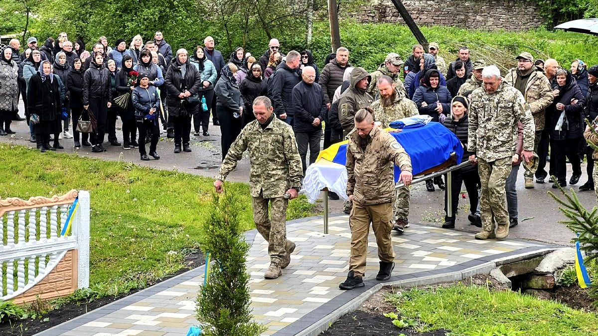 На Городенківщині попрощалися з воїном Ігорем Гураком 7
