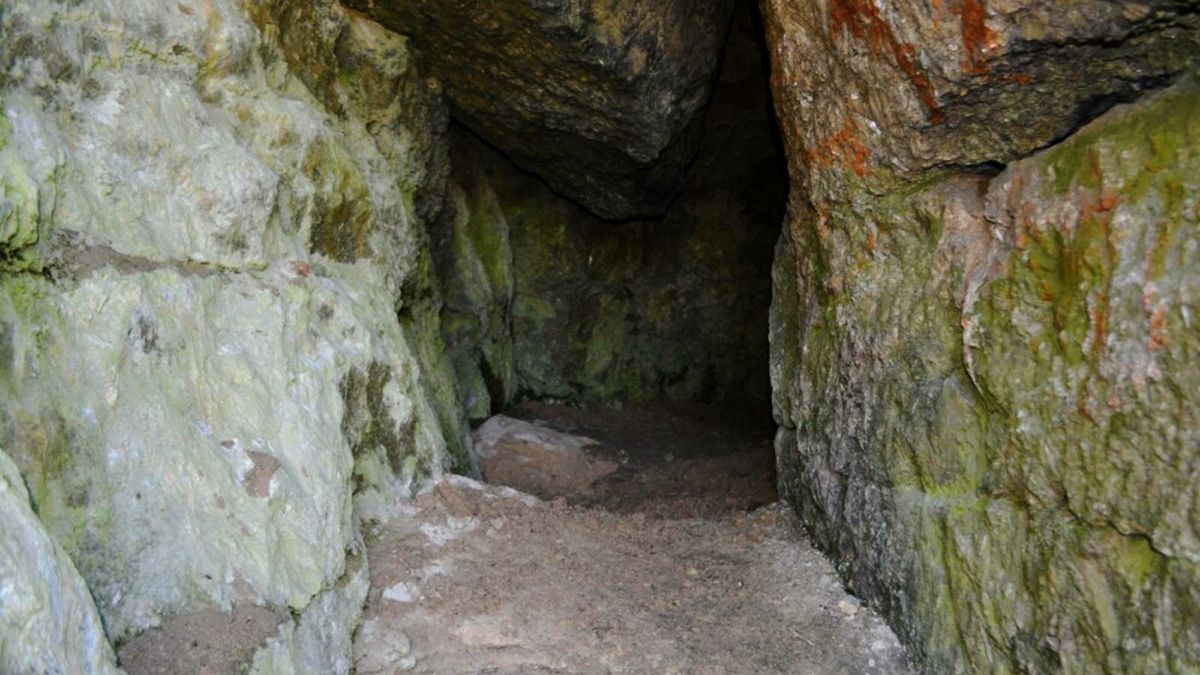 Науковці вперше провели досідження середньовічного скельно-печерного монастиря на Городенківщині 1