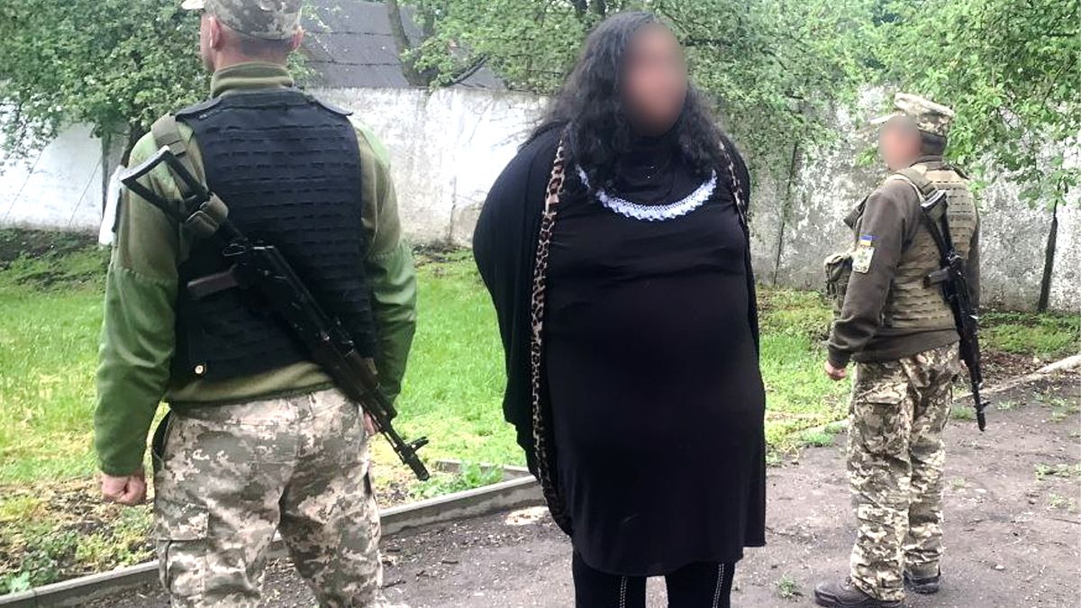 26 річний чоловік прикинувся жінкою, аби потрапити в Молдову, та прикордонники помітили в нього щетину 1