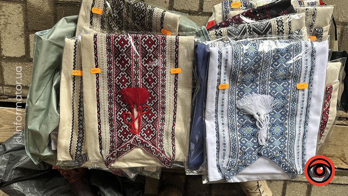 Скільки коштують вишиті сорочки в Коломиї напередодні Дня вишиванки 6