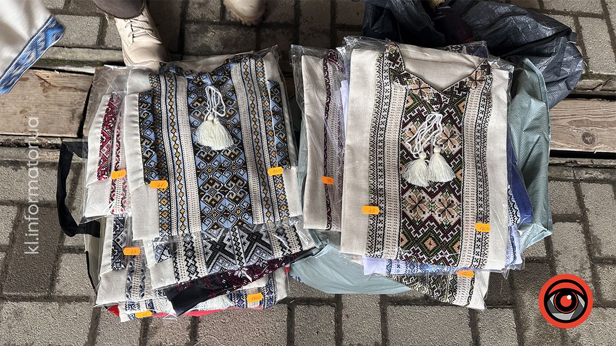 Скільки коштують вишиті сорочки в Коломиї напередодні Дня вишиванки 7