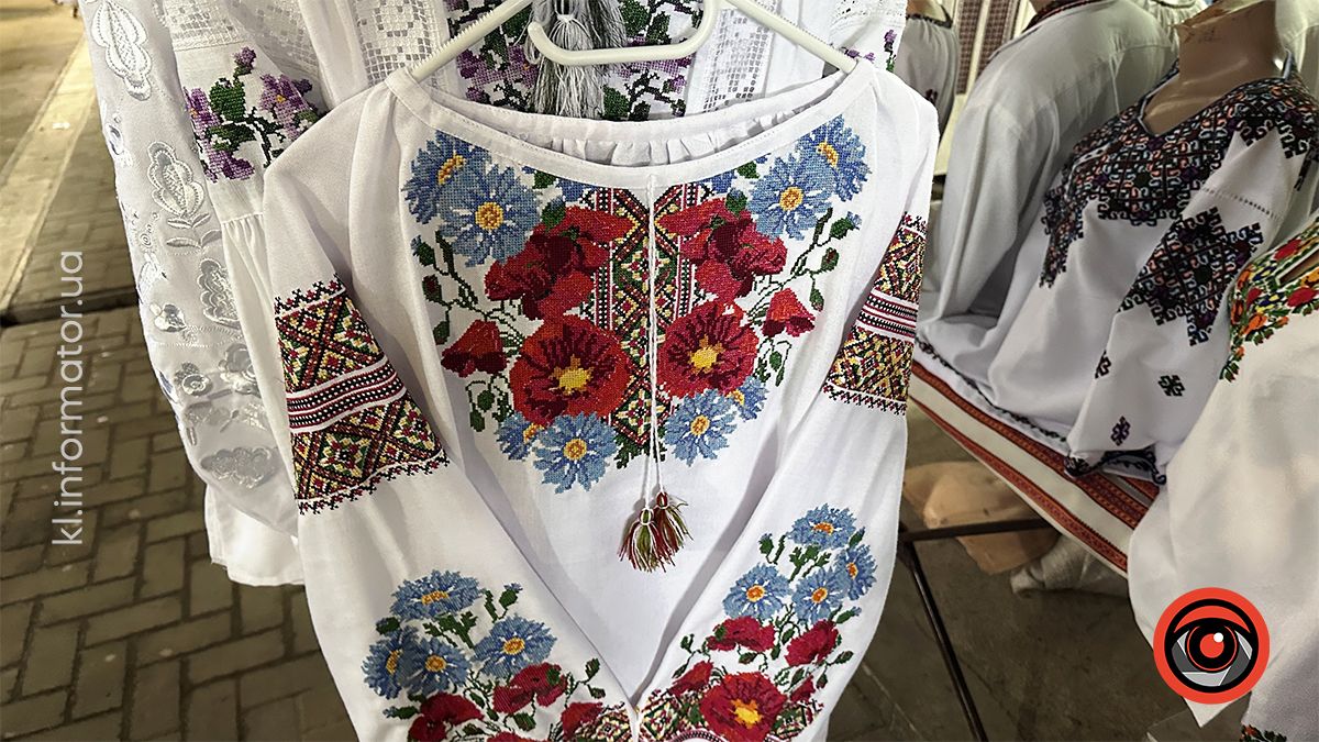 Скільки коштують вишиті сорочки в Коломиї напередодні Дня вишиванки 18