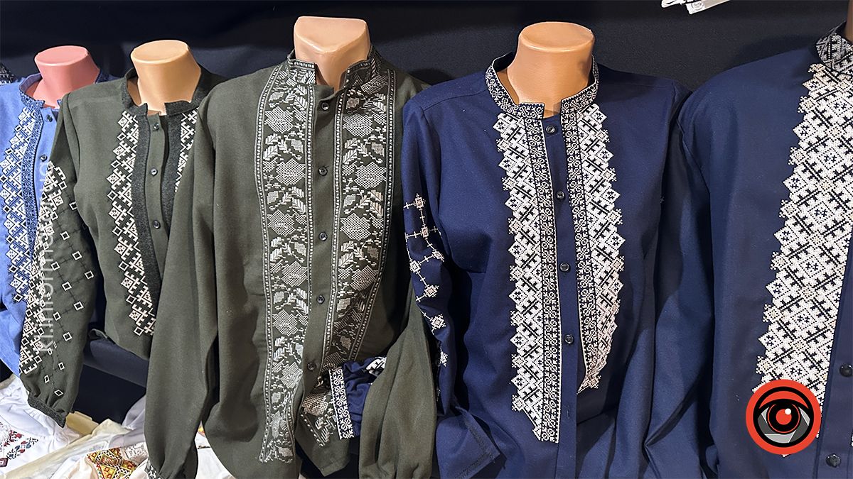 Скільки коштують вишиті сорочки в Коломиї напередодні Дня вишиванки 13