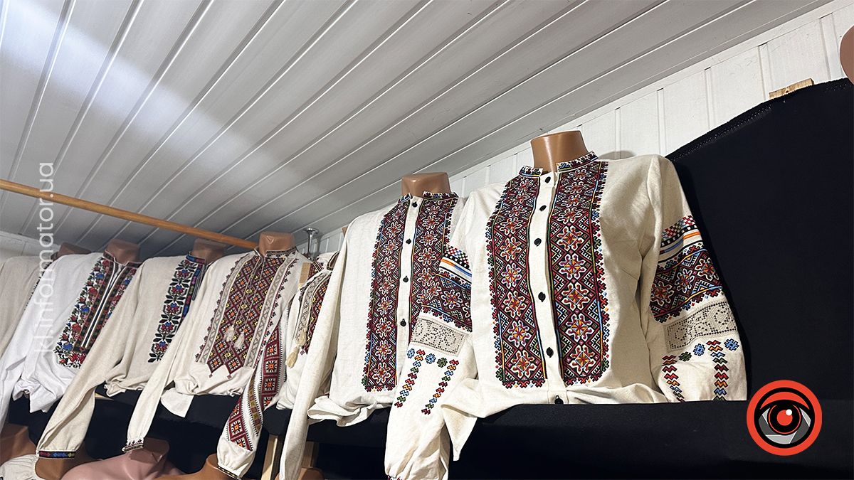 Скільки коштують вишиті сорочки в Коломиї напередодні Дня вишиванки 11