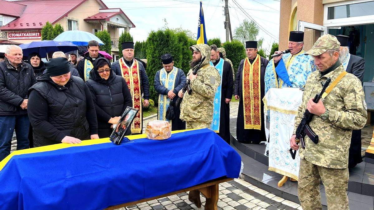 У Городенці зустріли скорботний кортеж з тілом Мирослава Кочерги